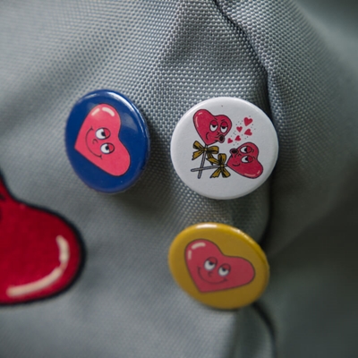 Show details for DEAL! 200 x 25mm Badges